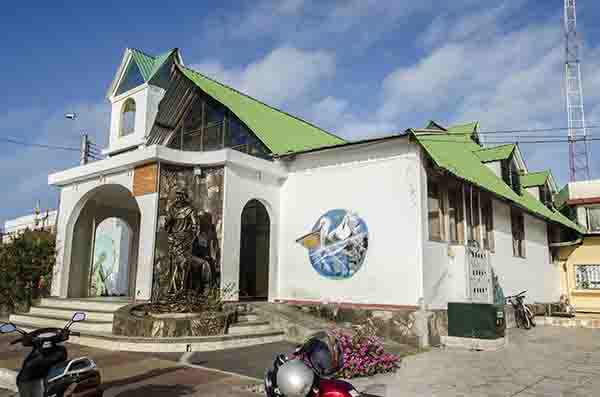 91 - Ecuador - islas Galapagos - isla Santa Cruz - Puerto Ayora - parroquia franciscana santa Marianita